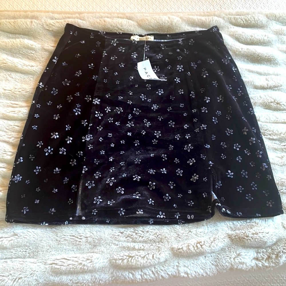 Pac Sun soft velveteen-like mini skirt